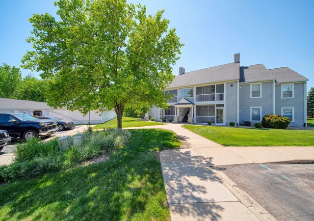 28th image of 822 W Barrington Cir, Jackson, MI 49203 | MLS# 55026025608