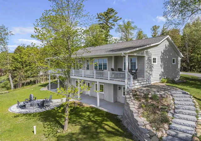 Photo 3 of Single family home for sale at 2742 Crystal Dr, Lake Township Benzie, MI 49635 | MLS# 78080068943 | Listing updated on 2026-06-01