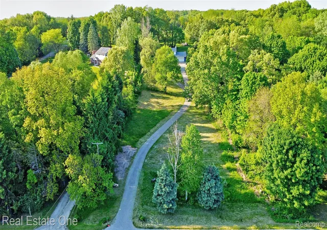 Photo 3 of Single family home for sale at 4161 Seymour Lake Rd, Oxford, MI 48371 | MLS# 20261039280 | Listing updated on 2026-06-04