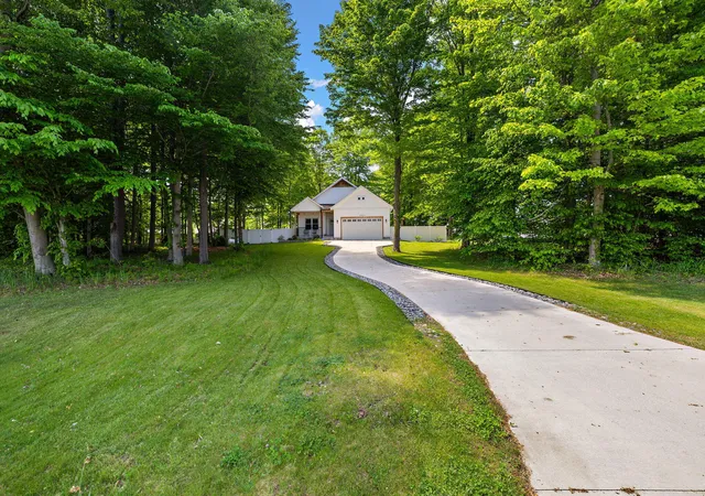 Listing Photo 2 - Condo for sale in building located at 3953 W Harrison Rd, Hart, MI 49420
