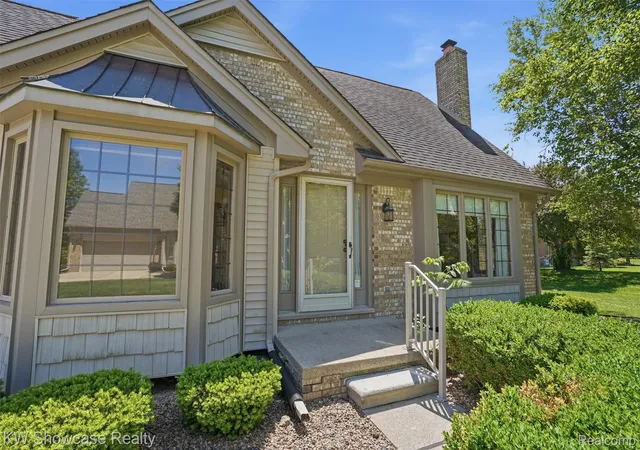Listing Photo 3 - Condo for sale in building located at 54519 Cambridge Dr, Shelby Township, MI 48315