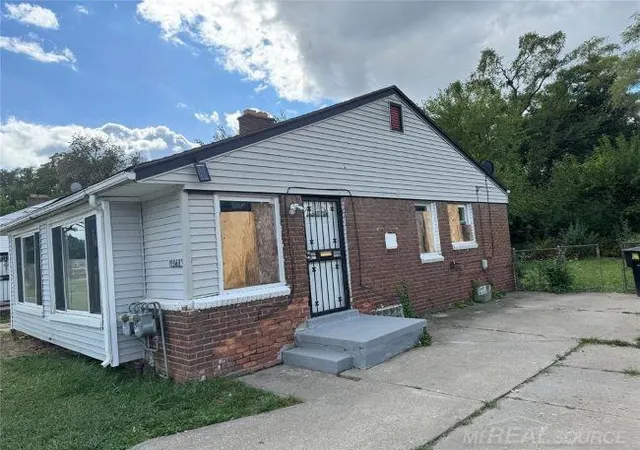 3rd image of 19961 Greenfield Rd, Detroit, MI 48235 | MLS# 58050209378