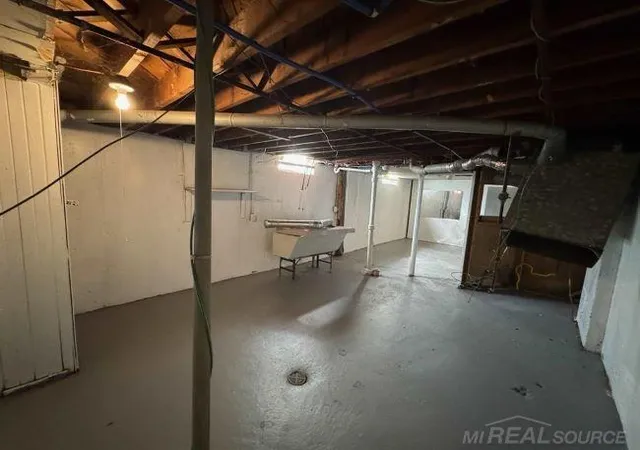 5th image of 19961 Greenfield Rd, Detroit, MI 48235 | MLS# 58050209378