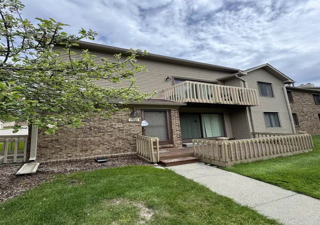 Homes for sale in West Bloomfield Charter Township Oakland, MI | 7930 Woodingham Dr, West Bloomfield Charter Township Oakland, MI 48322 | MLS# 58050209381