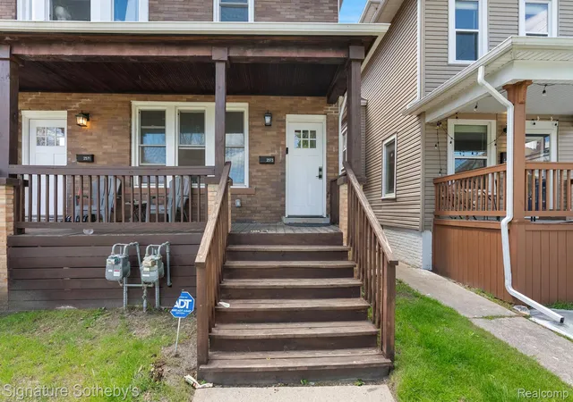 Listing Photo 3 - Condo for sale in building located at 2571 Townsend St, Detroit, MI 48214