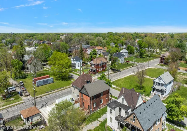 Listing Photo 2 - Condo for sale in building located at 2571 Townsend St, Detroit, MI 48214