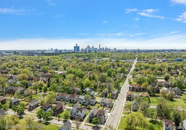 34th image of 2571 Townsend St, Detroit, MI 48214 | MLS# 20261039315
