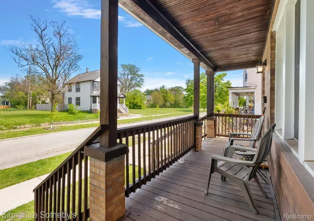 Listing Photo 4 - Condo for sale in building located at 2571 Townsend St, Detroit, MI 48214