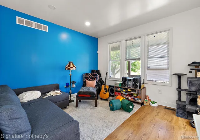Listing Photo 5 - Condo for sale in building located at 2571 Townsend St, Detroit, MI 48214