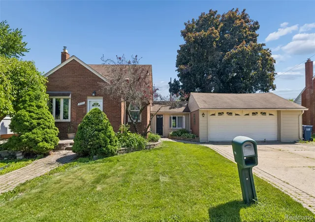 Photo 1 of Single family home for sale at 679 Moran Ave, Lincoln Park, MI 48146 | MLS# 20261039327 | Listing updated on 2026-08-19