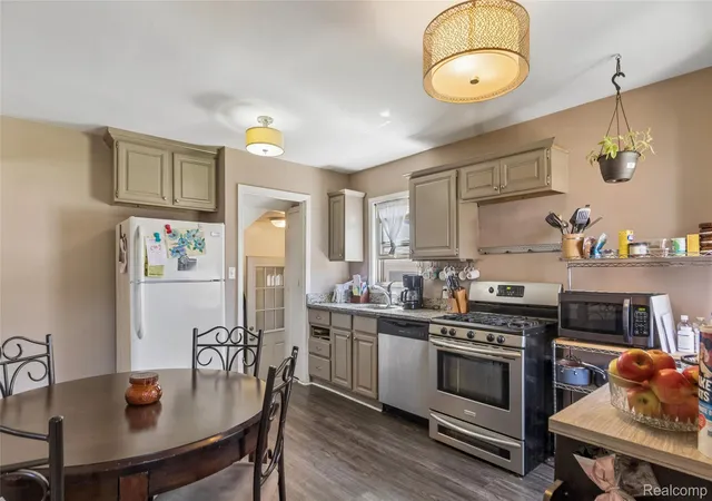Photo 4 of Single family home for sale at 679 Moran Ave, Lincoln Park, MI 48146 | MLS# 20261039327 | Listing updated on 2026-08-19