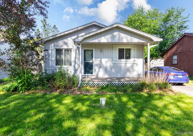 Homes for sale in Wolverine Lake Village Oakland, MI | 2375 Darnell St, Wolverine Lake Village Oakland, MI 48390 | MLS# 20261039330