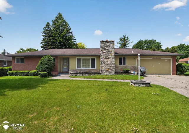 Photo 1 of Single family home for sale at 2809 S Outer Dr, Saginaw, MI 48601 | MLS# 5050209391 | Listing updated on 2026-08-29