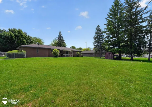 Photo 2 of Single family home for sale at 2809 S Outer Dr, Saginaw, MI 48601 | MLS# 5050209391 | Listing updated on 2026-08-29