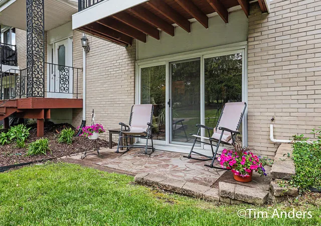 2nd image of 2759 Leonard St Nw, Kent, MI 49504