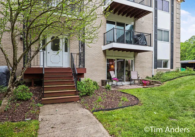 3rd image of 2759 Leonard St Nw, Kent, MI 49504