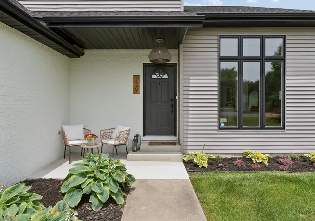 Photo 2 of Single family home for sale at 729 Maiden Ln, Saint Joseph, MI 49085 | MLS# 69026025668 | Listing updated on 2026-06-01