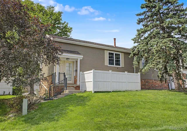 Photo 2 of Condo for sale at 20872 E Glen Hvn Cir #30, Northville, MI 48167 | MLS# 20261039372 | Listing updated on 2026-06-11