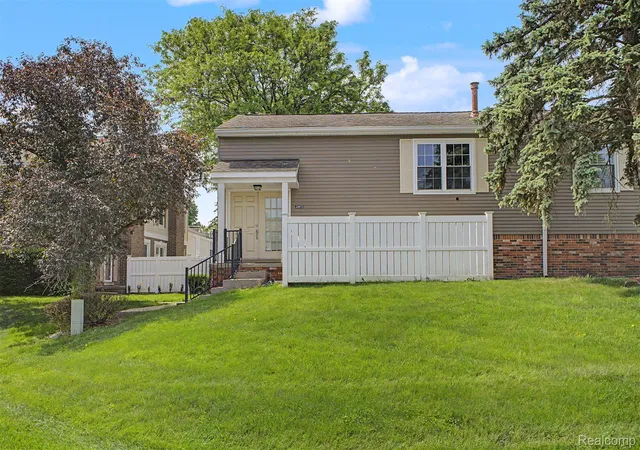 Photo 3 of Condo for sale at 20872 E Glen Hvn Cir #30, Northville, MI 48167 | MLS# 20261039372 | Listing updated on 2026-06-11