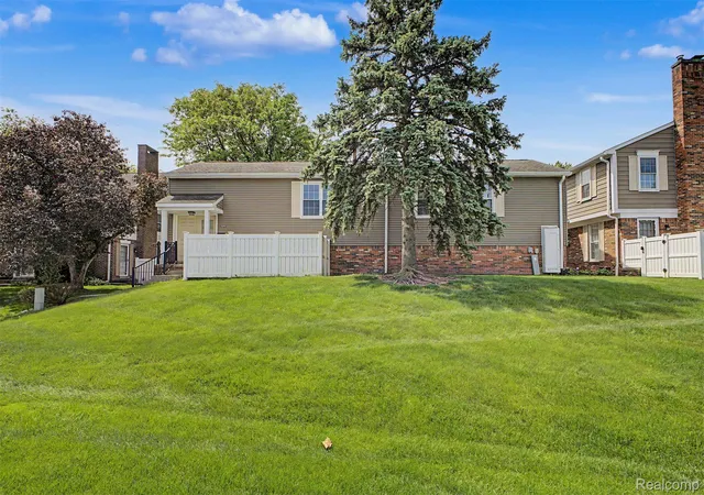 Photo 3 of Condo for sale at 20872 E Glen Hvn Cir #30, Northville, MI 48167 | MLS# 20261039372 | Listing updated on 2026-06-11
