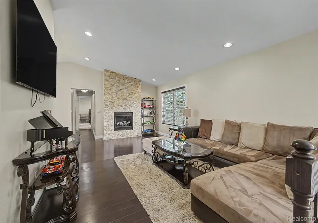 Photo 4 of Condo for sale at 20872 E Glen Hvn Cir #30, Northville, MI 48167 | MLS# 20261039372 | Listing updated on 2026-06-11