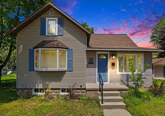 Photo 2 of Single family home for sale at 1306 27th Street, Manistee, MI 49660 | MLS# 67026025680 | Listing updated on 2026-09-15