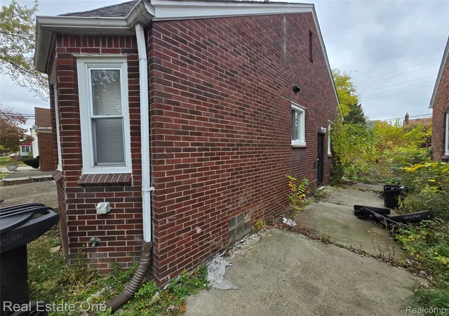 Photo 3 of Single family home for sale at 5798 Oldtown St, Detroit, MI 48224 | MLS# 20261039383 | Listing updated on 2026-06-05
