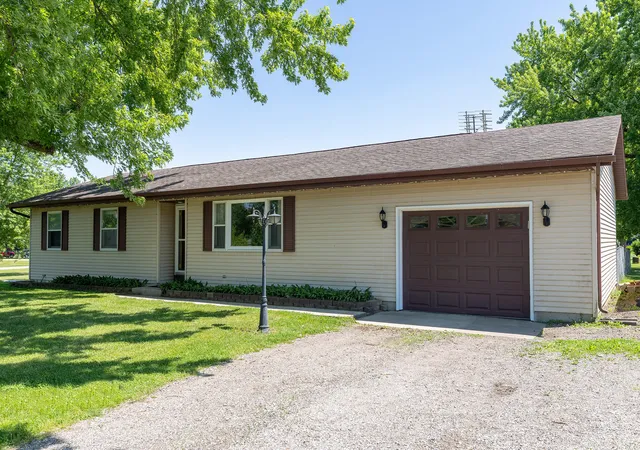1st image of 61214 Mary Lou Ln, Cassopolis, MI 49031 | MLS# 69026025706
