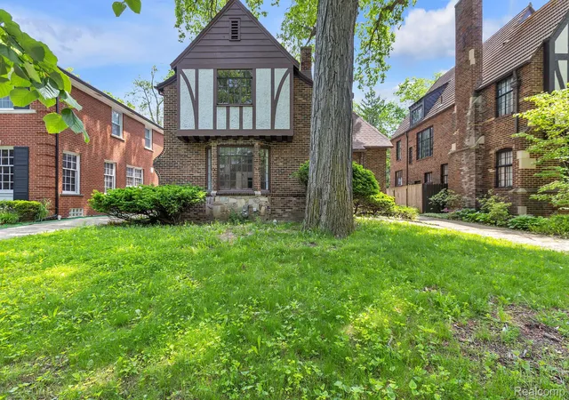 Photo 1 of Sale Pending at 19510 Stratford Rd, Detroit, MI 48221 | MLS# 20261039430 | Listing updated on 2026-09-15