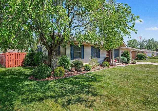Photo 2 of Single family home for sale at 4400 Beckett Pl, Saginaw, MI 48603 | MLS# 61050209437 | Listing updated on 2026-06-03