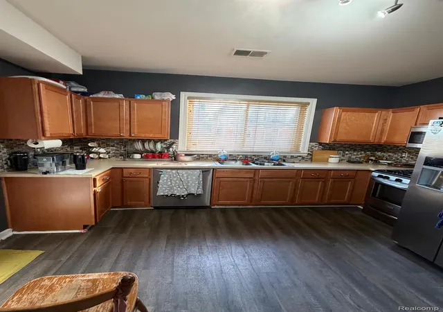 4th image of 3304 Comstock St, Hamtramck, MI 48212 | MLS# 20261039438