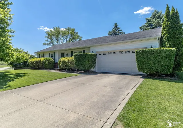 Photo 1 of Sale Pending at 1955 Brookton Dr, Temperance, MI 48182 | MLS# 57050209445 | Listing updated on 2026-06-02