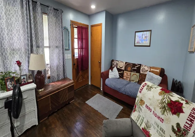 4th image of 612 Wayne St, Saginaw, MI 48602 | MLS# 61050209449