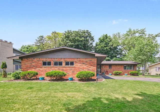 Photo 1 of Single family home for sale at 17 Sycamore Dr, Chelsea, MI 48118 | MLS# 81026025756 | Listing updated on 2026-06-19