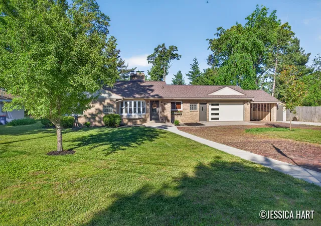 3rd image of 3311 Dorais Dr NE, Grand Rapids, MI 49525 | MLS# 65026025772