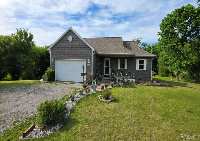 Homes for sale in Woodstock Township Lenawee, MI | 14062 Sanford Rd, Woodstock Township Lenawee, MI 49220 | MLS# 20261039472