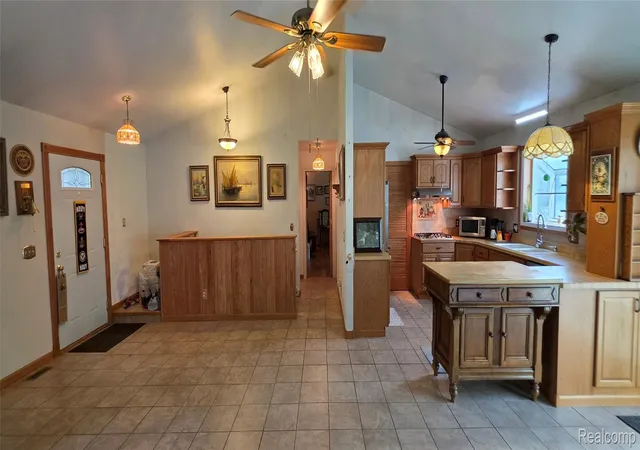Homes for sale in Woodstock Township Lenawee, MI | 14062 Sanford Rd, Woodstock Township Lenawee, MI 49220 | MLS# 20261039472