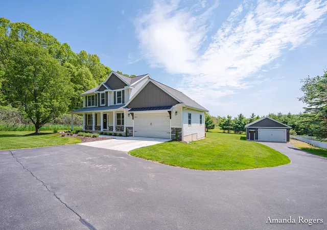 1st image of 1072 Cumberland Ave Se, Lowell, MI 49331 | MLS# 65026025778