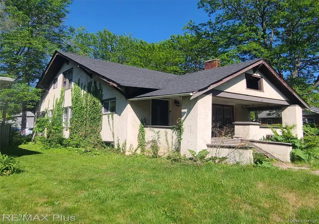 Photo 2 of Single family home for sale at 1321 Kearsley Park Blvd, Flint, MI 48506 | MLS# 20261039481 | Listing updated on 2026-06-18