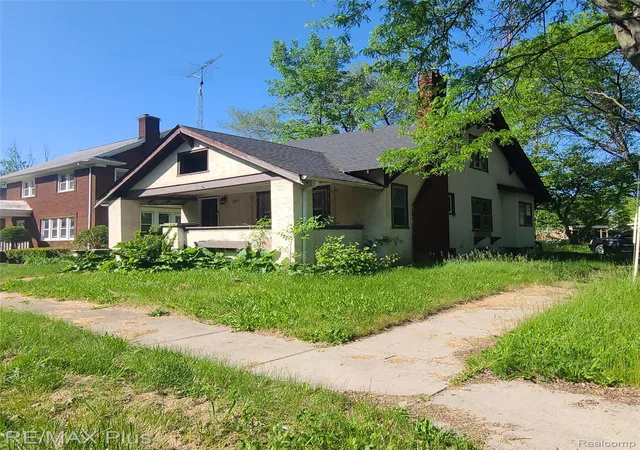 Photo 3 of Single family home for sale at 1321 Kearsley Park Blvd, Flint, MI 48506 | MLS# 20261039481 | Listing updated on 2026-06-18