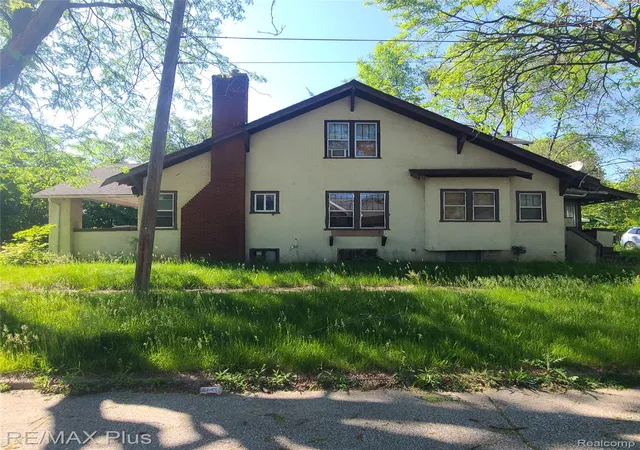 Photo 3 of Single family home for sale at 1321 Kearsley Park Blvd, Flint, MI 48506 | MLS# 20261039481 | Listing updated on 2026-06-18