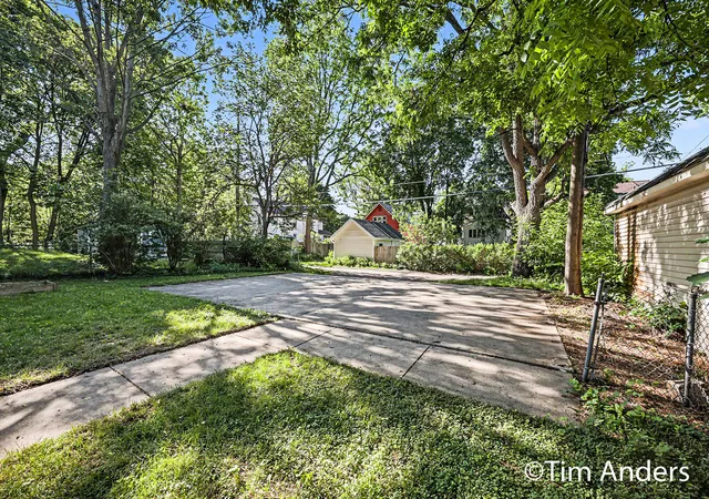 Homes for sale in Grand Rapids City Kent, MI | 816 Innes St Ne, Grand Rapids City Kent, MI 49503 | MLS# 65026025792