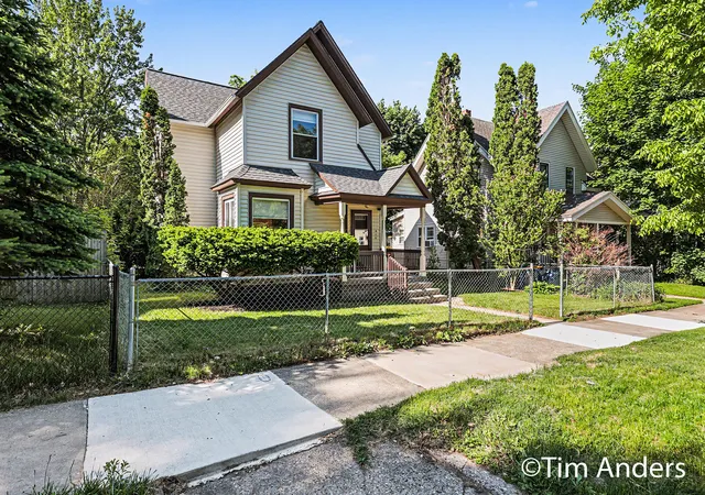 Homes for sale in Grand Rapids City Kent, MI | 816 Innes St Ne, Grand Rapids City Kent, MI 49503 | MLS# 65026025792