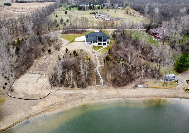 28th image of 5670 E Stone Valley Dr, Ann Arbor, MI 48105 | MLS# 81026025802