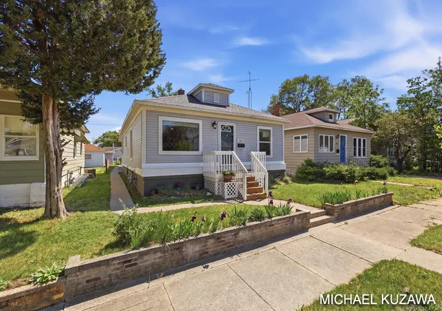 Photo 3 of Single family home for sale at 1438 Pennoyer Ave, Grand Haven, MI 49417 | MLS# 65026025832 | Listing updated on 2026-05-30