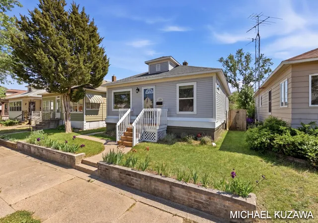 Photo 3 of Single family home for sale at 1438 Pennoyer Ave, Grand Haven, MI 49417 | MLS# 65026025832 | Listing updated on 2026-05-30