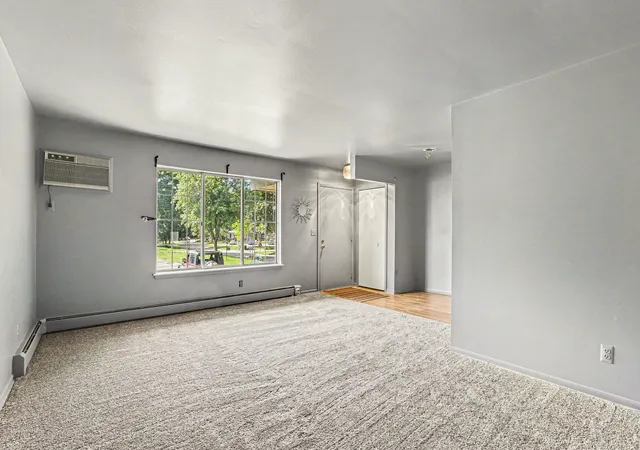 Listing Photo 4 - Condo for sale in building located at 25176 Potomac Dr, South Lyon, MI 48178 - Unit #2