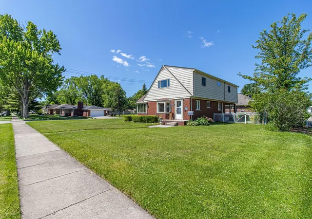 Photo 4 of Single family home for sale at 30007 Maison St, Saint Clair Shores, MI 48082 | MLS# 81026025851 | Listing updated on 2026-08-23
