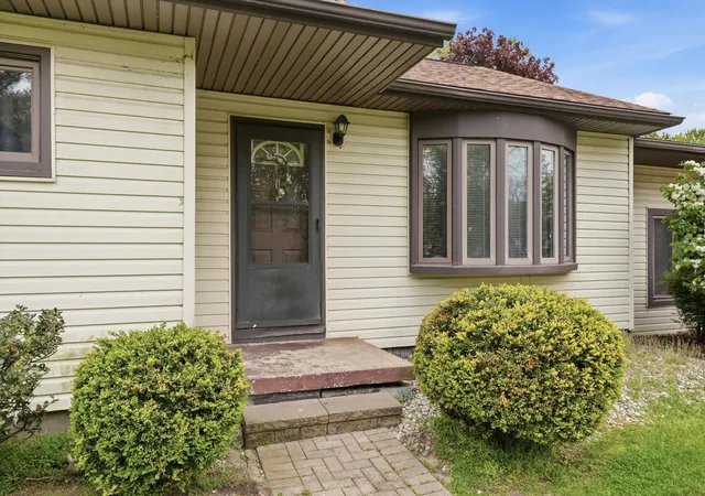 Homes for sale in Monroe City Monroe, MI | 3350 Pearl Dr, Monroe City Monroe, MI 48162 | MLS# 81026025850