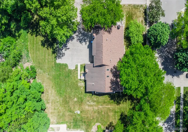 36th image of 2925 Staten Ave #6, Lansing, MI 48910 | MLS# 20261039553
